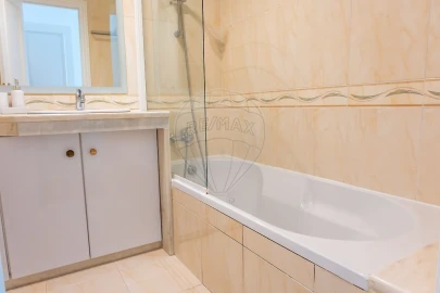 Apartamento T2 para Arrendamento em Carnide