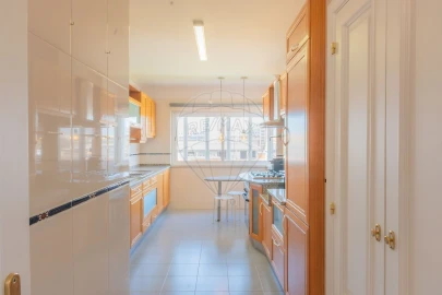 Apartamento T2 para Arrendamento em Carnide