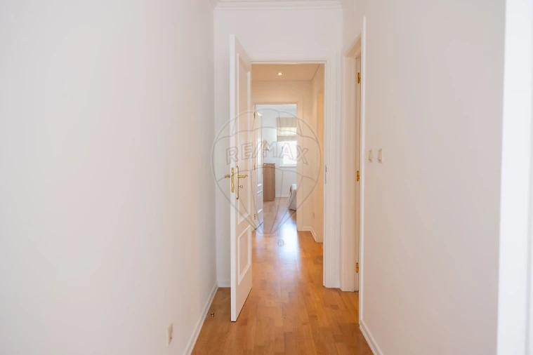 Apartamento T2 para Arrendamento em Carnide Foto 11