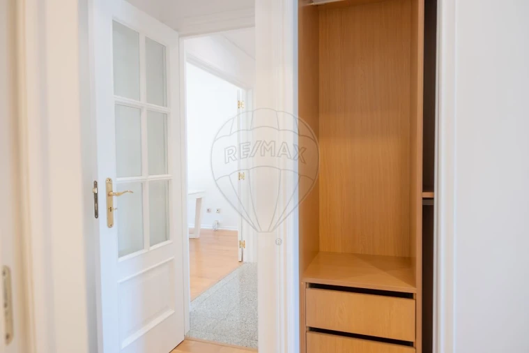 Apartamento T2 para Arrendamento em Carnide Foto 14