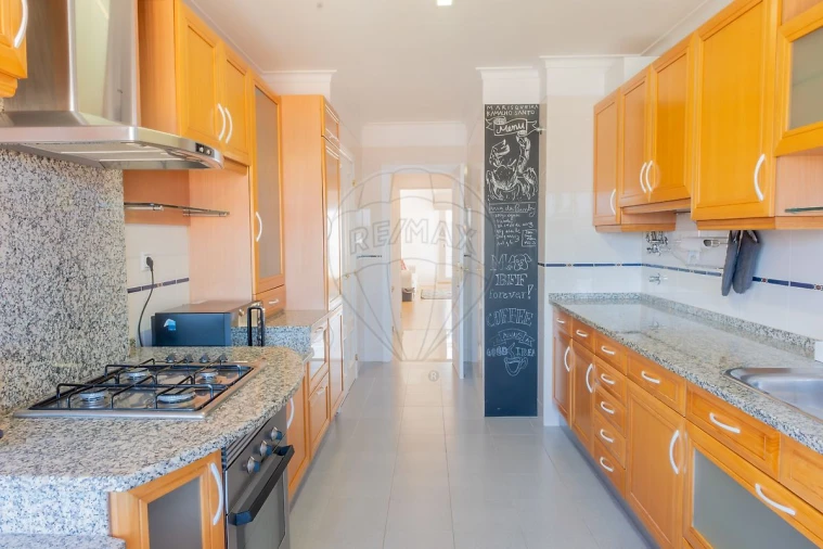 Apartamento T2 para Arrendamento em Carnide Foto 23
