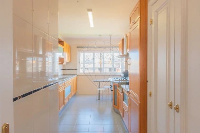 Apartamento T2 para Arrendamento em Carnide Foto 26
