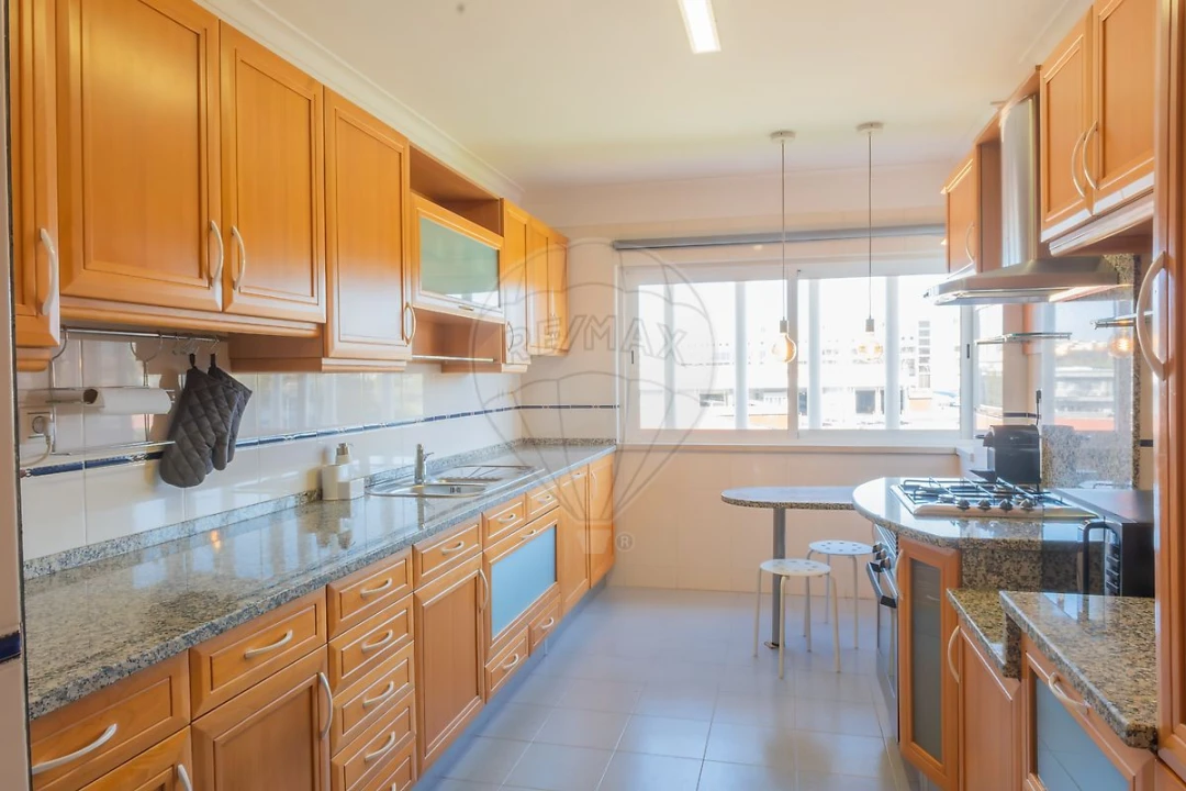 Apartamento T2 para Arrendamento em Carnide Foto 27