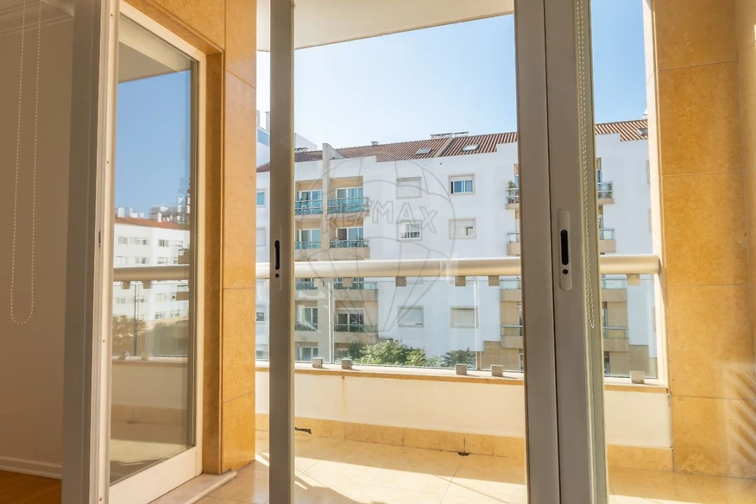Apartamento T2 para Arrendamento em Carnide Foto 17