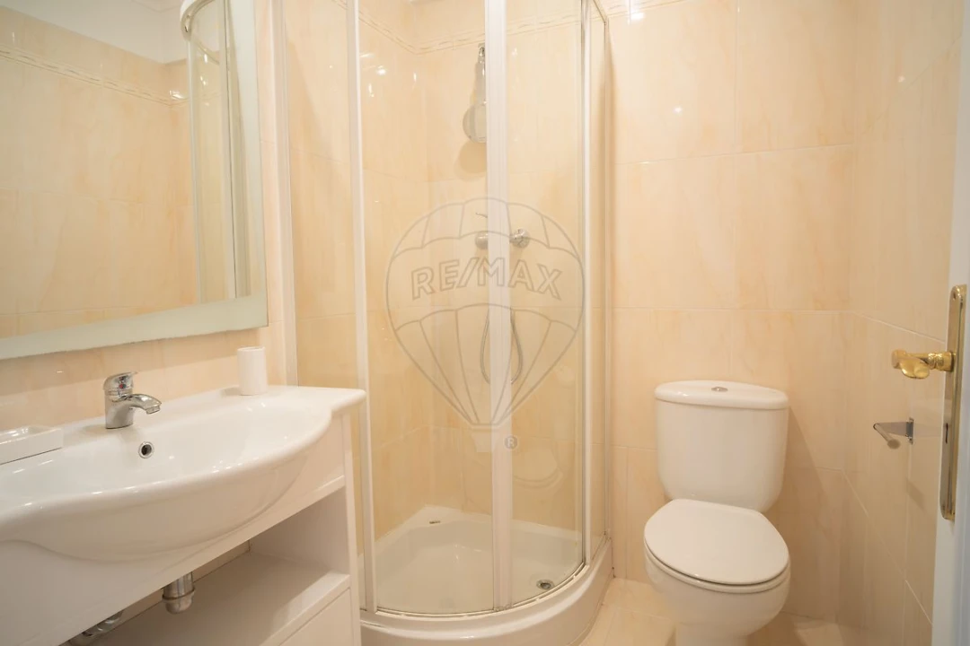 Apartamento T2 para Arrendamento em Carnide Foto 8