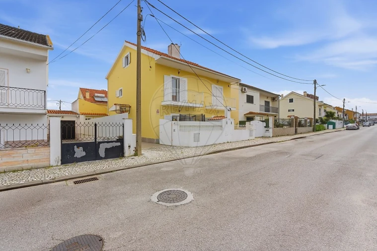 Moradia T3 para Venda em Quinta do Conde Foto 4