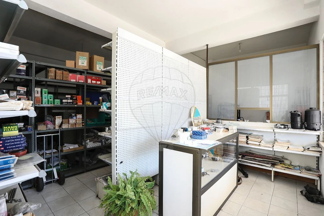 Loja para Venda em Póvoa de Santo Adrião e Olival Basto Foto 4