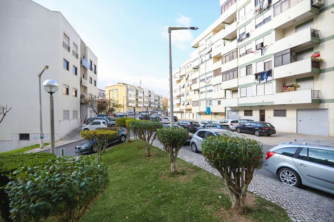 Loja para Venda em Póvoa de Santo Adrião e Olival Basto Foto 12