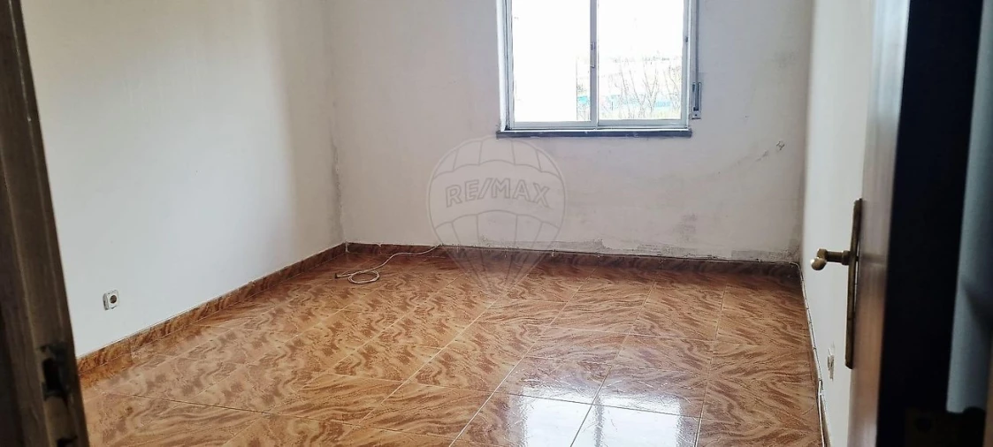 Apartamento T2 para Venda em Camarate, Unhos e Apelação Foto 1