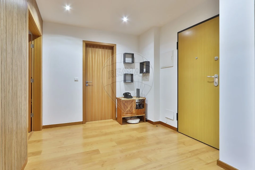 Apartamento T2 para Venda em Rio de Mouro Foto 18