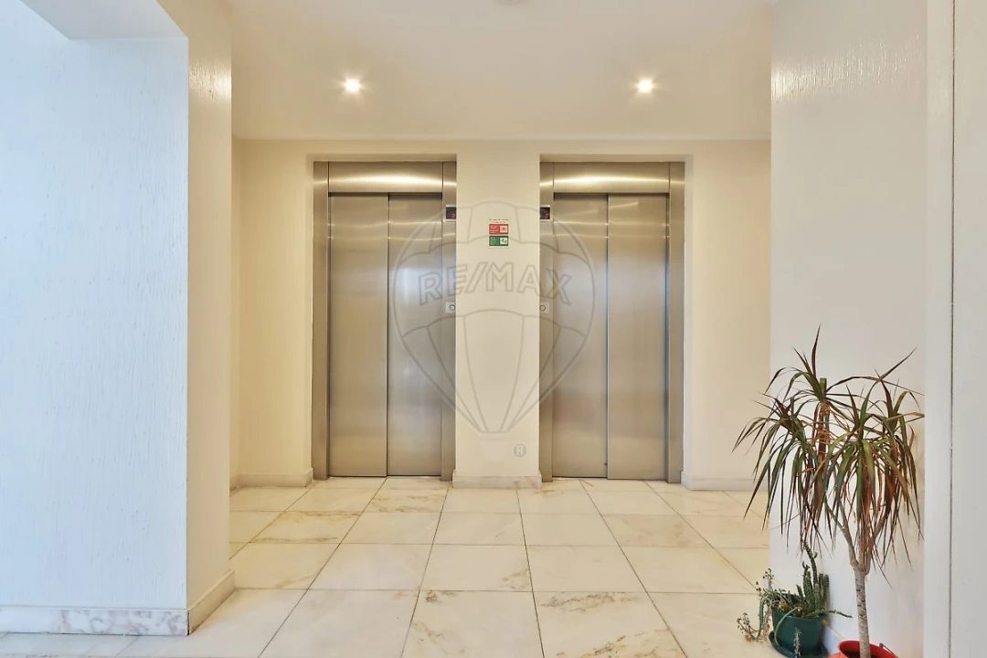 Apartamento T2 para Venda em Rio de Mouro Foto 24