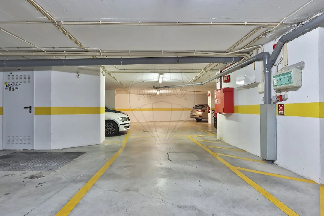 Apartamento T2 para Venda em Rio de Mouro Foto 22