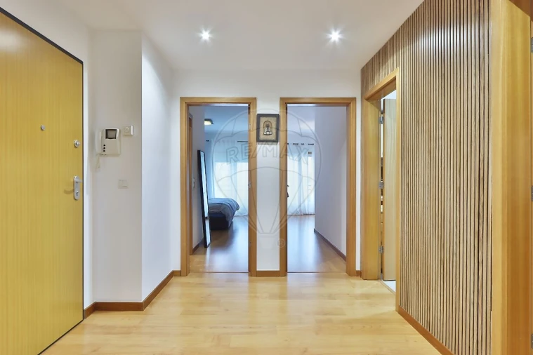 Apartamento T2 para Venda em Rio de Mouro Foto 8