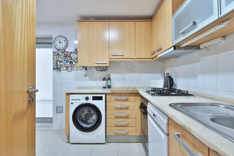 Apartamento T2 para Venda em Rio de Mouro Foto 10