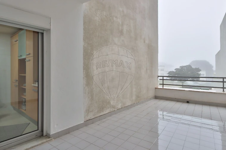 Apartamento T2 para Venda em Rio de Mouro Foto 3