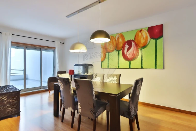 Apartamento T2 para Venda em Rio de Mouro Foto 2