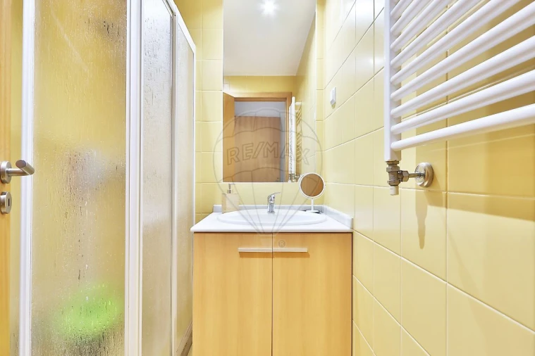 Apartamento T2 para Venda em Rio de Mouro Foto 16