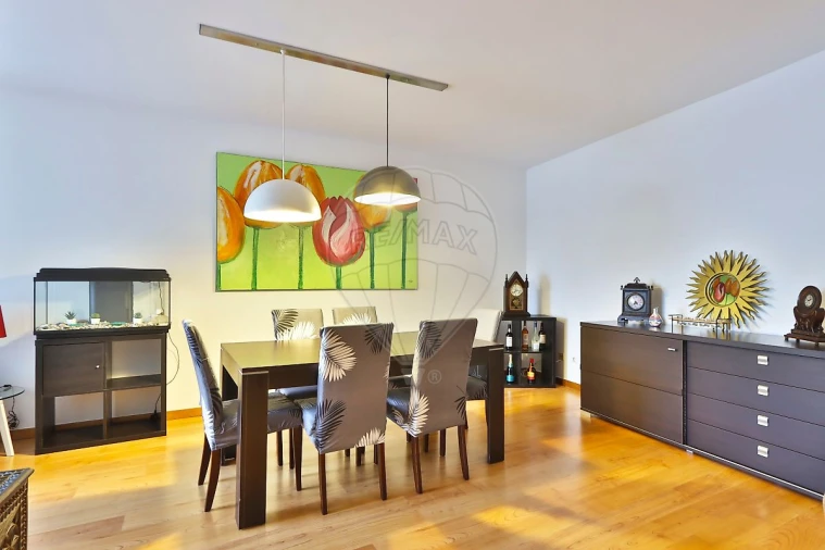 Apartamento T2 para Venda em Rio de Mouro Foto 4