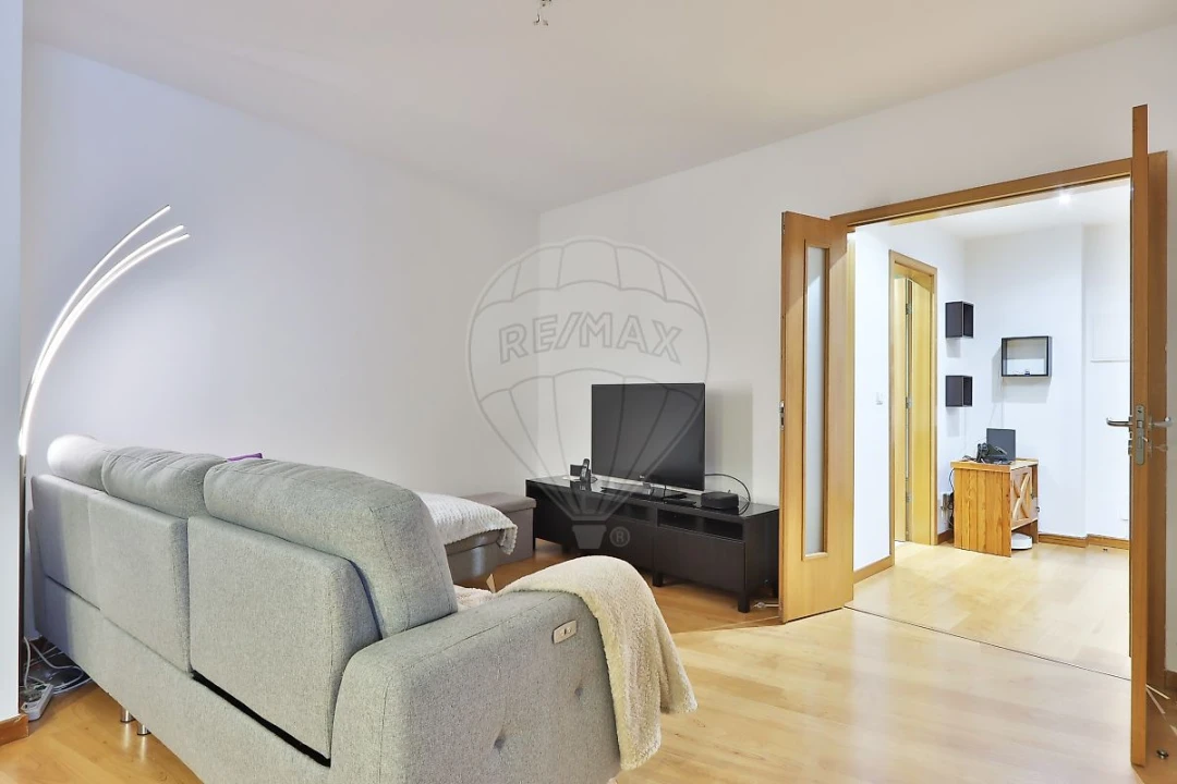 Apartamento T2 para Venda em Rio de Mouro Foto 7