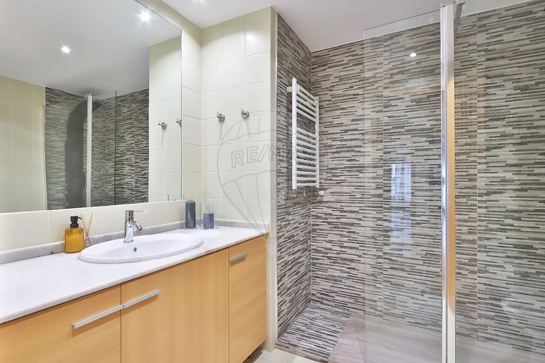 Apartamento T2 para Venda em Rio de Mouro Foto 19