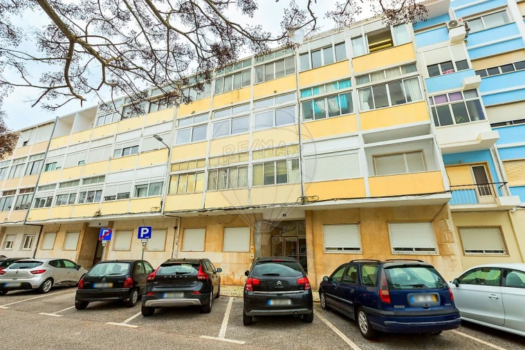 Apartamento T2 para Venda em Venteira Foto 3