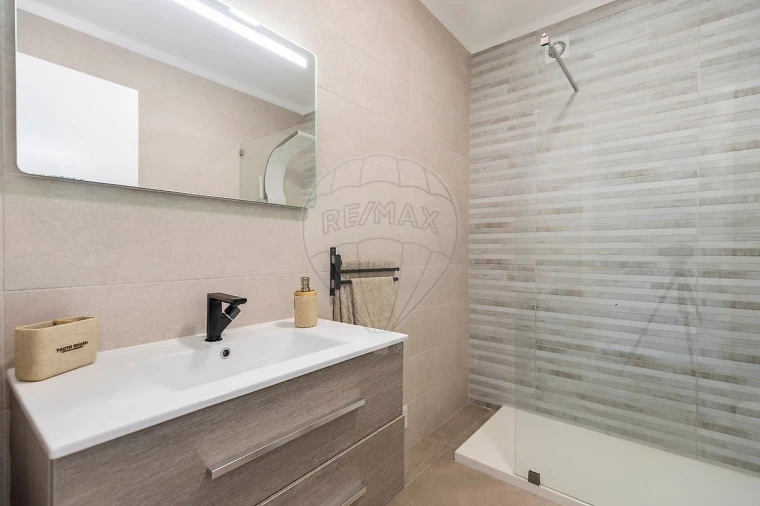 Apartamento T2 para Venda em Vimeiro Foto 17