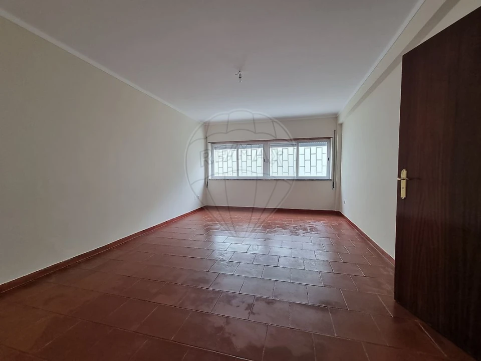 Apartamento T3 para Arrendamento em Vimeiro Foto 2
