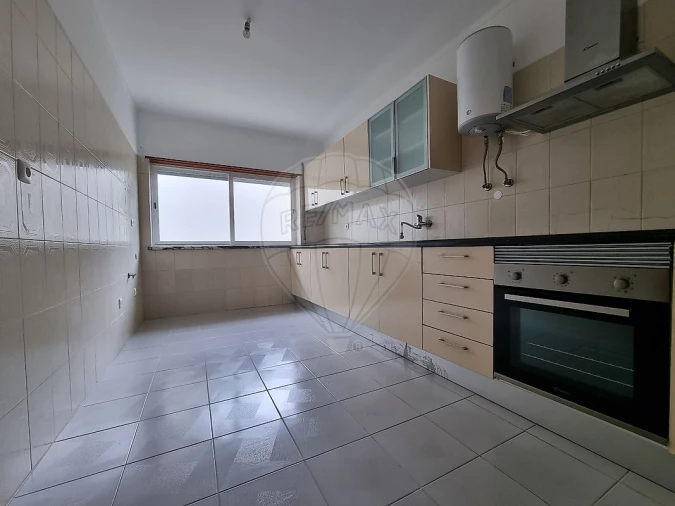 Apartamento T3 para Arrendamento em Vimeiro Foto 8