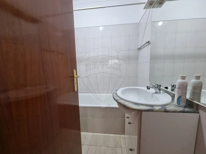 Apartamento T3 para Arrendamento em Vimeiro Foto 4