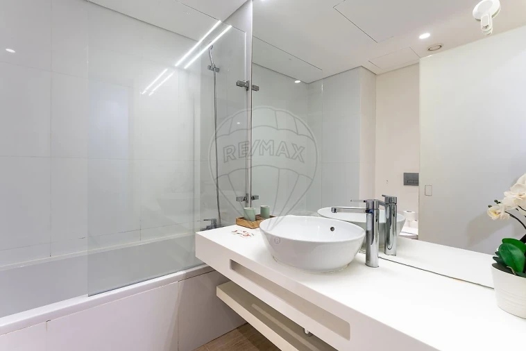 Apartamento T2 para Venda em Santo António Foto 18