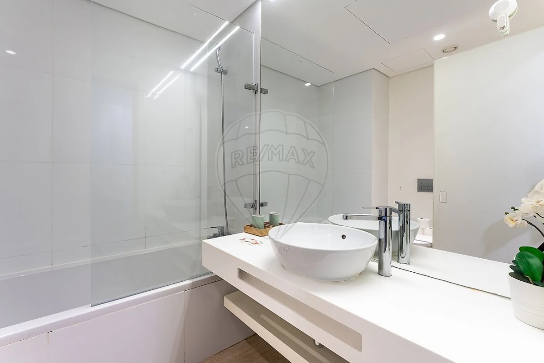Apartamento T2 para Venda em Santo António Foto 18
