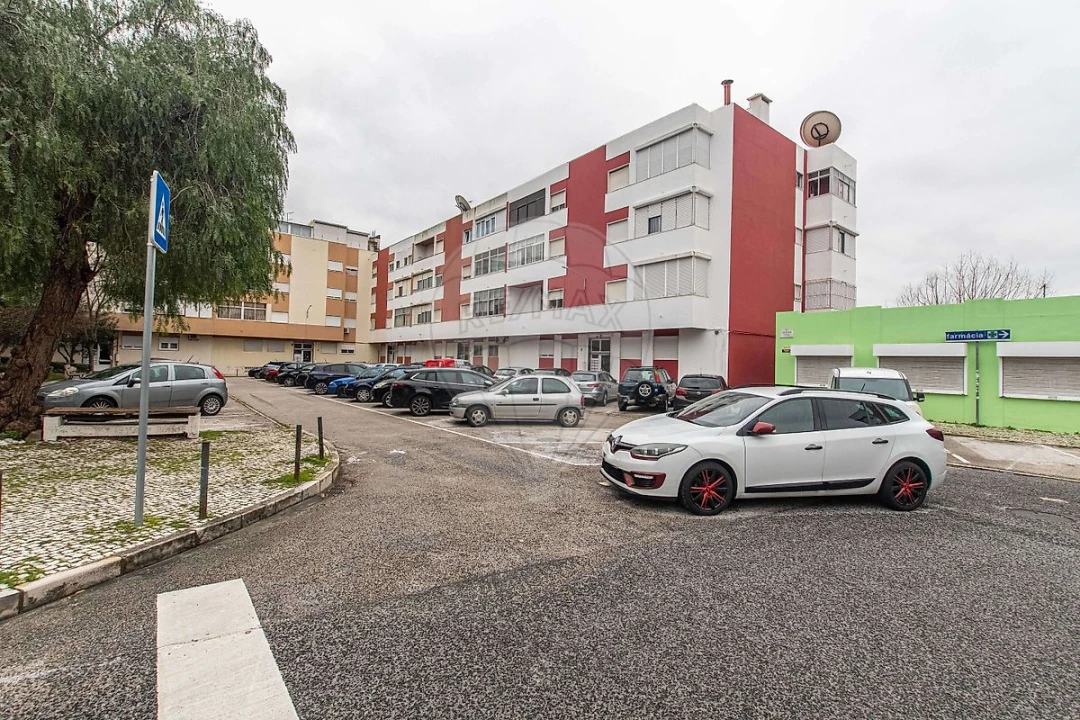 Apartamento T3 para Venda em Póvoa de Santa Iria e Forte da Casa Foto 3