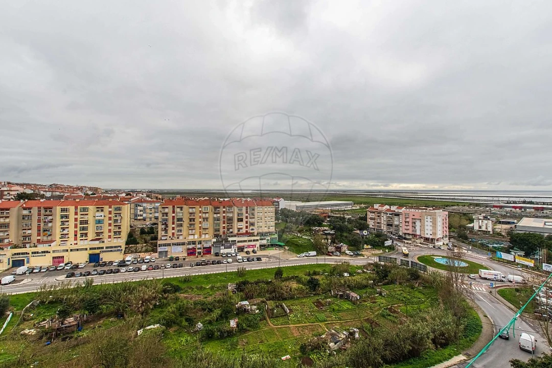 Apartamento T3 para Venda em Póvoa de Santa Iria e Forte da Casa Foto 7