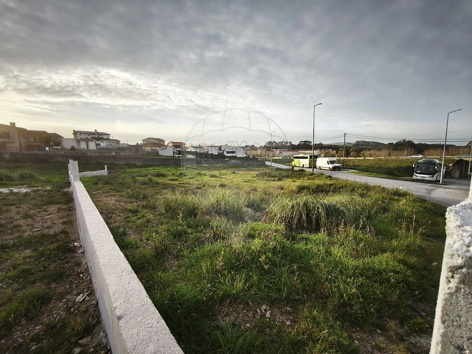 Terreno para Venda em Arrifana Foto 1