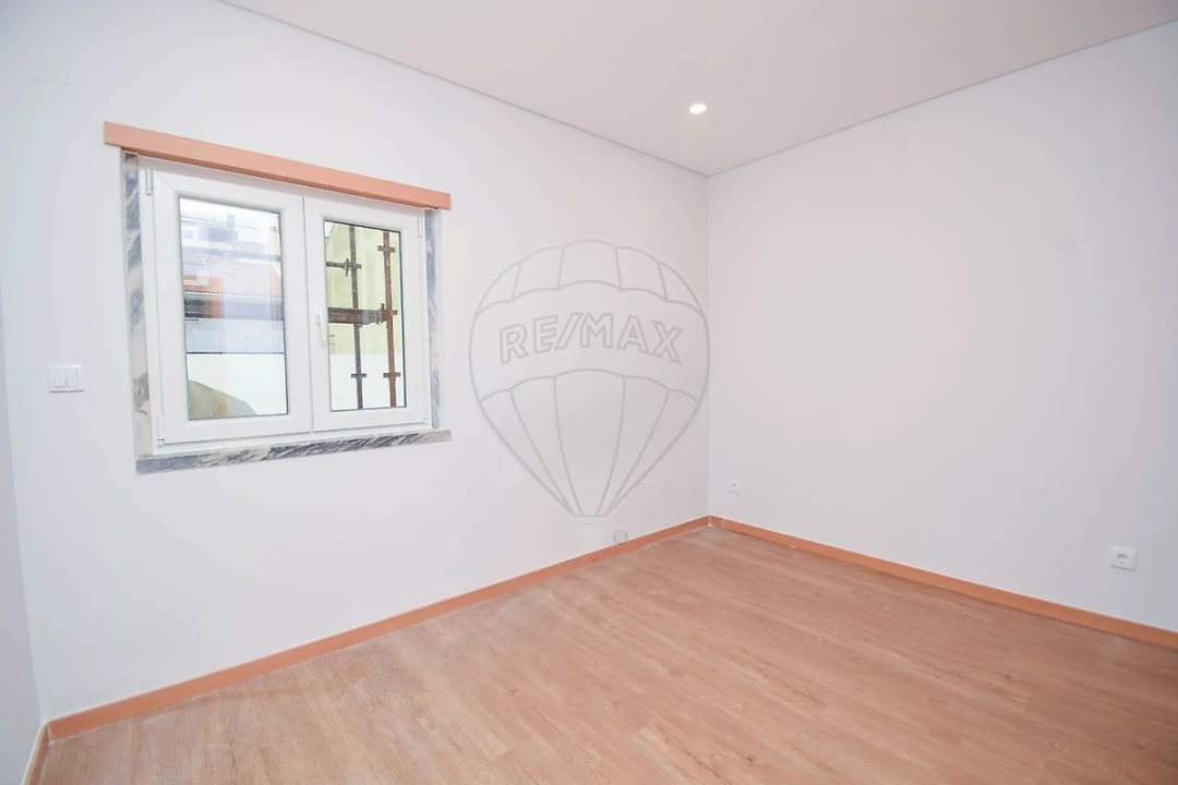 Apartamento T3 para Venda em Pontinha e Famões Foto 8