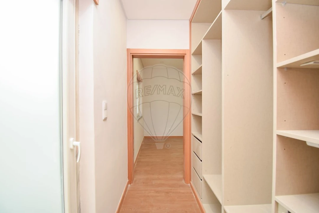 Apartamento T3 para Venda em Pontinha e Famões Foto 15