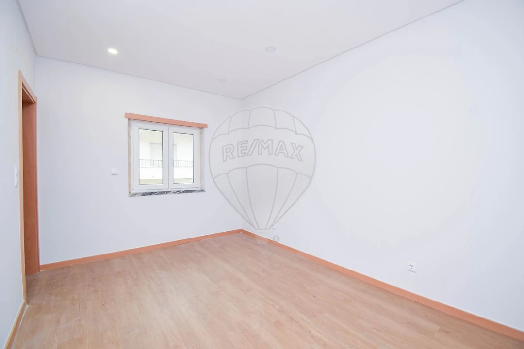 Apartamento T3 para Venda em Pontinha e Famões Foto 12