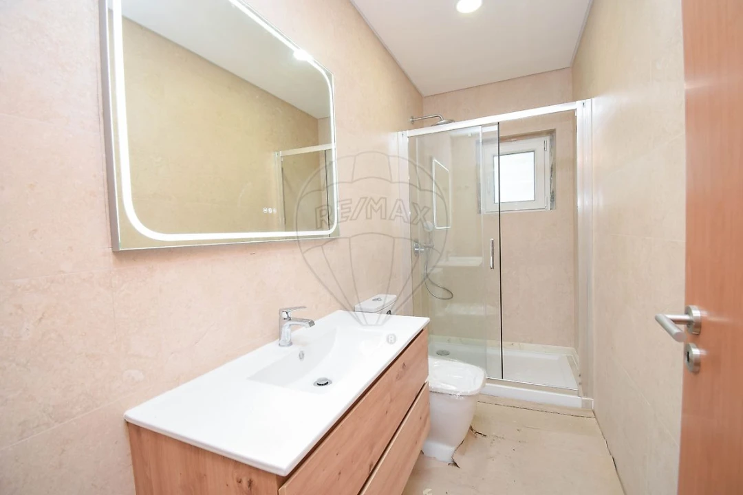 Apartamento T3 para Venda em Pontinha e Famões Foto 18