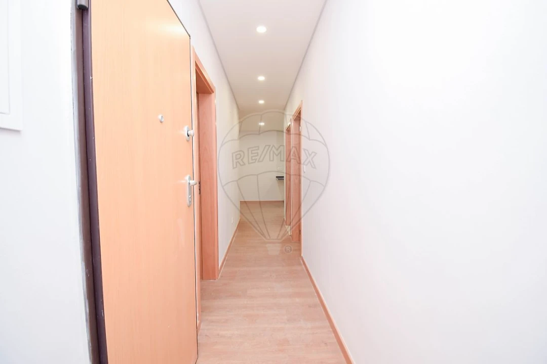 Apartamento T3 para Venda em Pontinha e Famões Foto 16