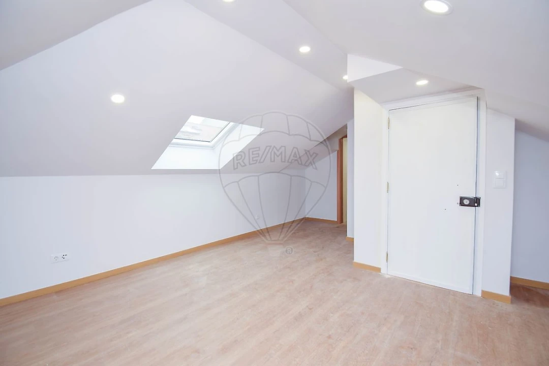 Apartamento T3 para Venda em Pontinha e Famões Foto 27