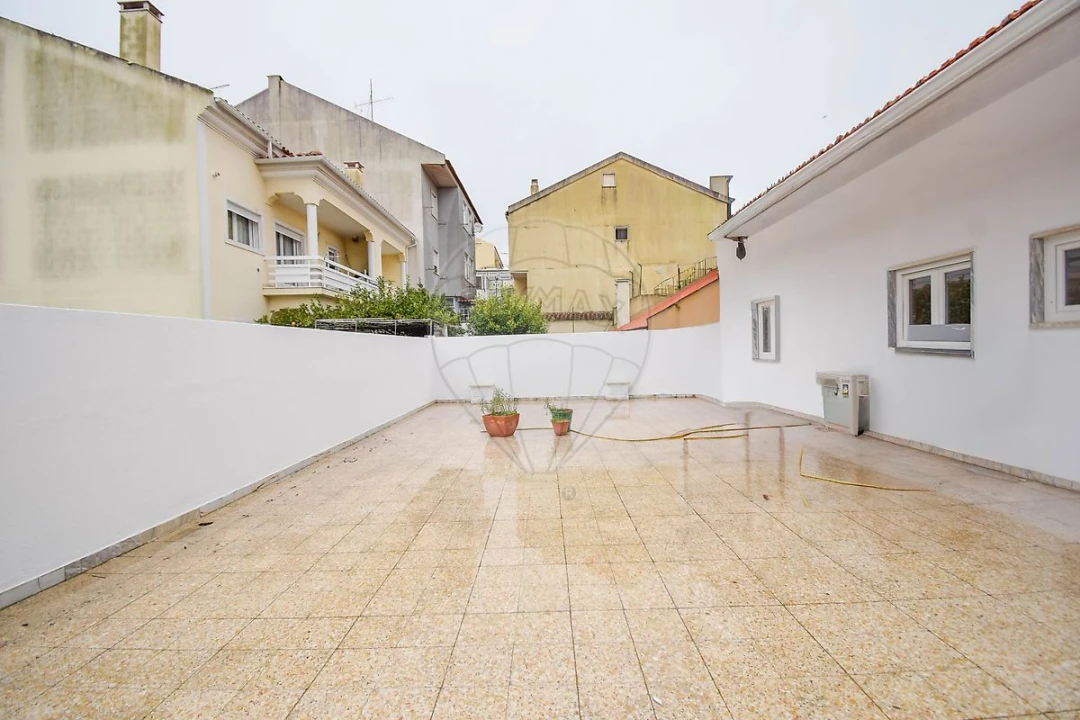 Apartamento T3 para Venda em Pontinha e Famões Foto 22