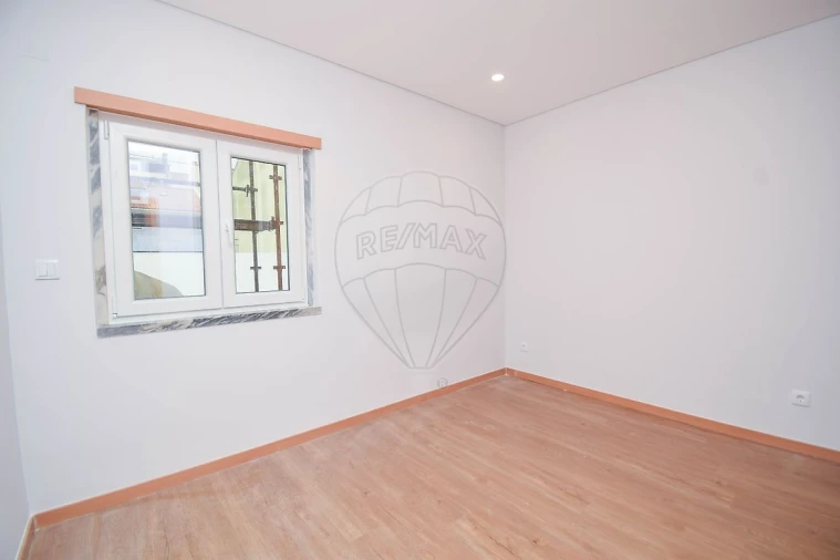 Apartamento T3 para Venda em Pontinha e Famões Foto 8