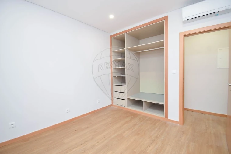 Apartamento T3 para Venda em Pontinha e Famões Foto 20
