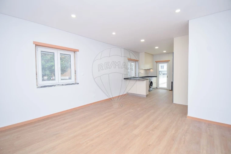 Apartamento T3 para Venda em Pontinha e Famões Foto 9