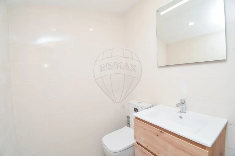 Apartamento T3 para Venda em Pontinha e Famões Foto 23