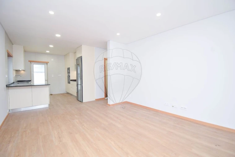 Apartamento T3 para Venda em Pontinha e Famões Foto 7