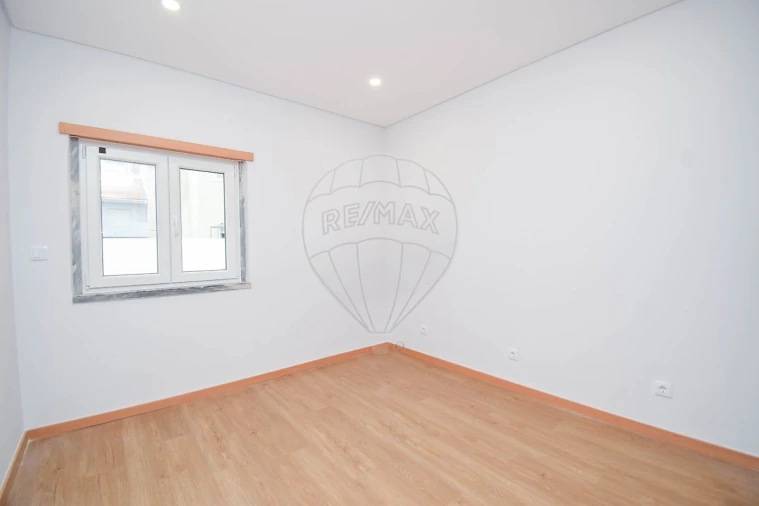 Apartamento T3 para Venda em Pontinha e Famões Foto 19