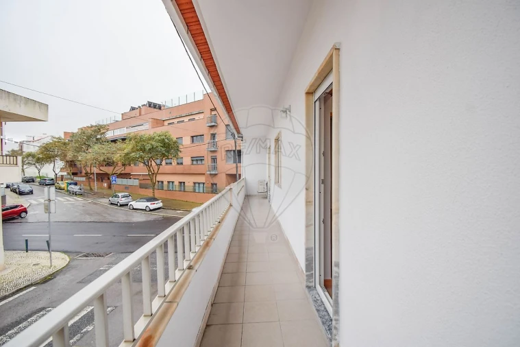 Apartamento T3 para Venda em Pontinha e Famões Foto 17