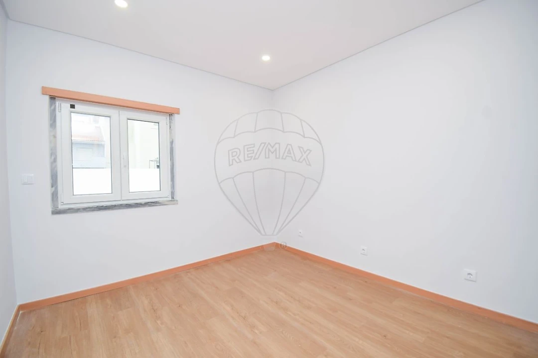 Apartamento T3 para Venda em Pontinha e Famões Foto 19