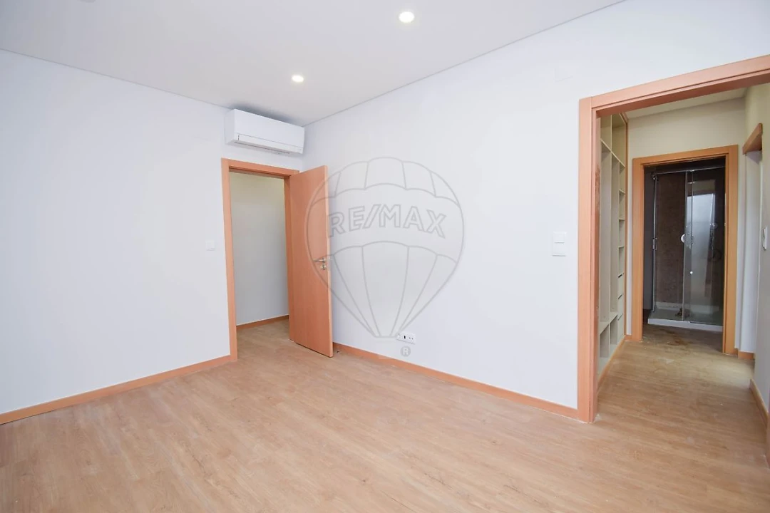 Apartamento T3 para Venda em Pontinha e Famões Foto 11